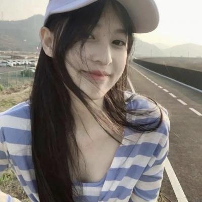 穿黄睡衣的女孩 在线观看